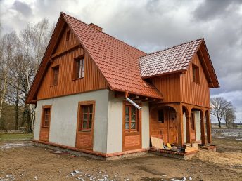 elewacja drewniana malowana drewno świerkowe deski Pracownia Stolarska Latzke