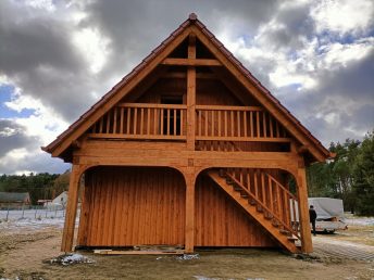 elewacja drewniana malowana drewno świerkowe deski Pracownia Stolarska Latzke garaż budynek gospodarczy