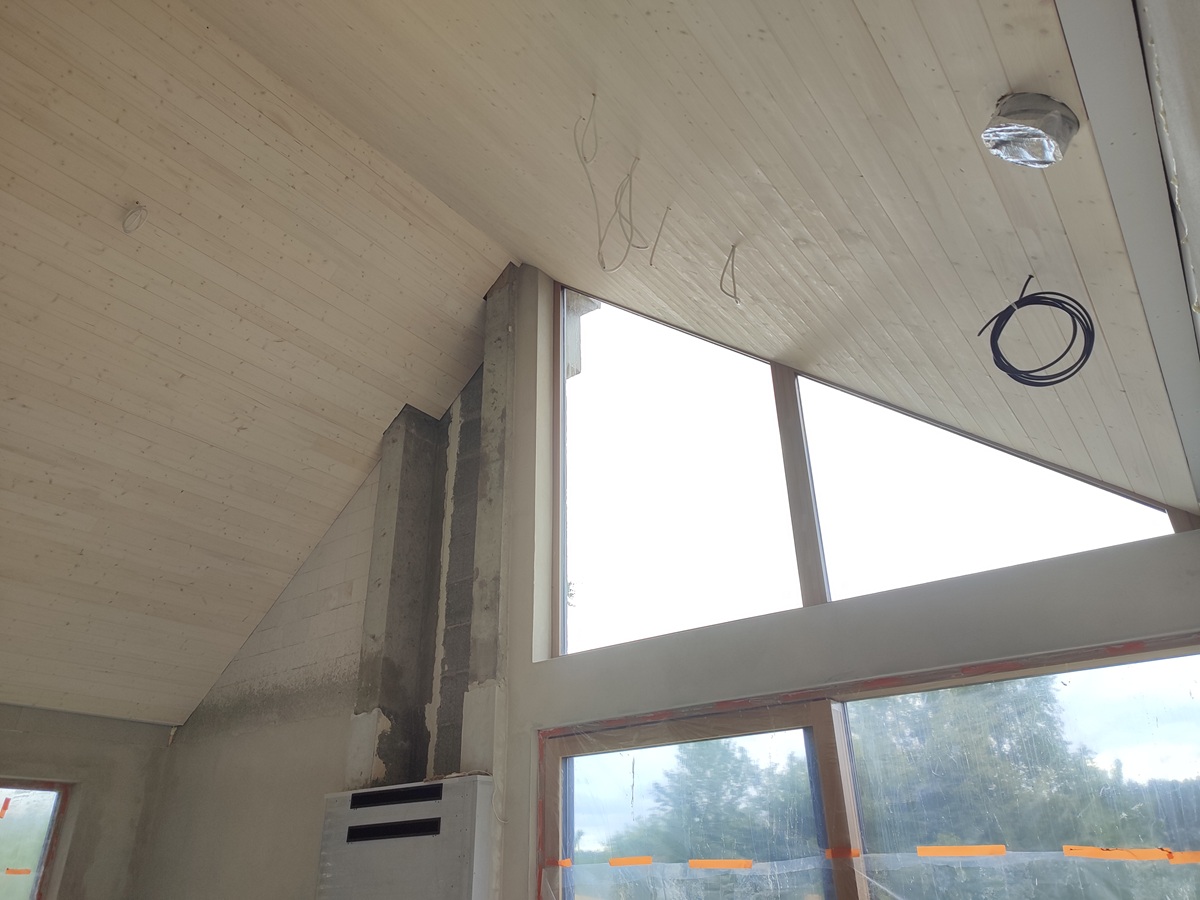 boazeria na suficie deska na suficie deska świerkowa bielona Pracownia Stolarska Latzke