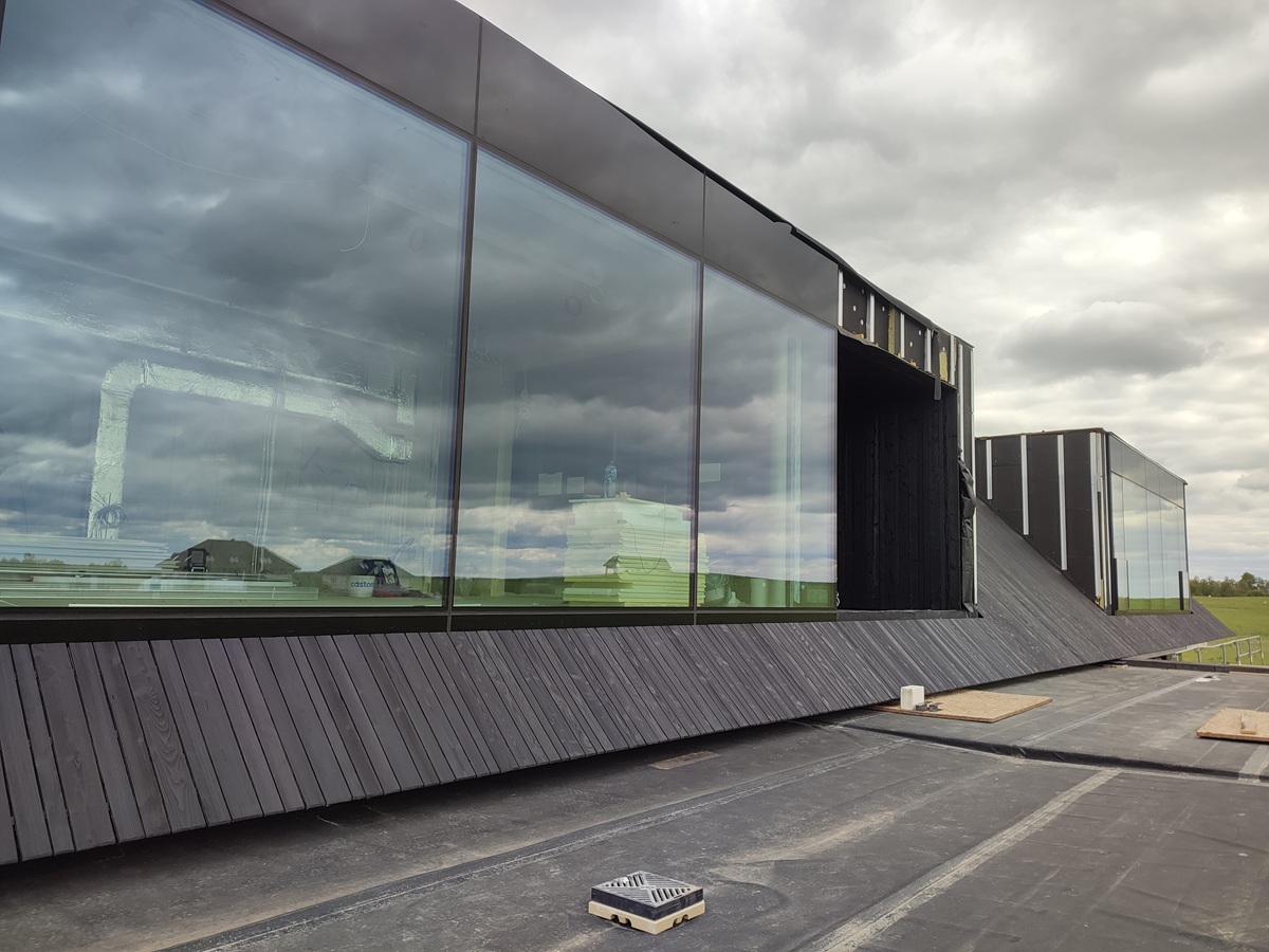 deska elewacyjna opalana na dachu Pracownia Stolarska Latzke