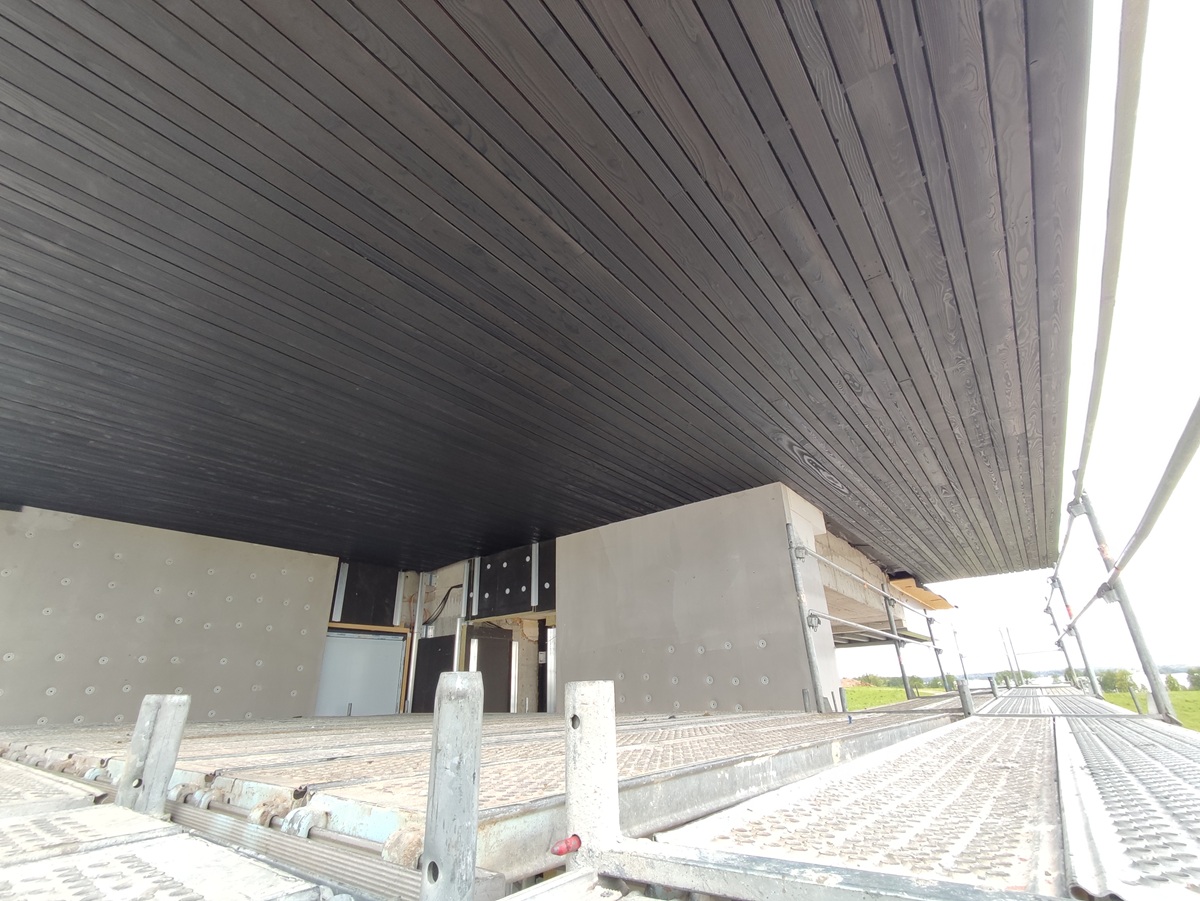 deska elewacyjna opalana na dachu Pracownia Stolarska Latzke