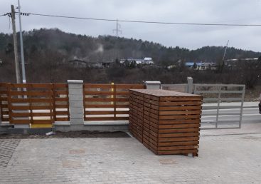 drewniana osłona na kosze na śmieci Pracownia Stolarska Latzke