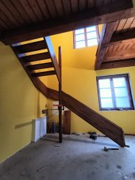 schody drewniane zabiegowe wewnętrzne stolarz Pracownia Stolarska Latzke