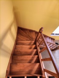 schody drewniane zabiegowe wewnętrzne stolarz Pracownia Stolarska Latzke