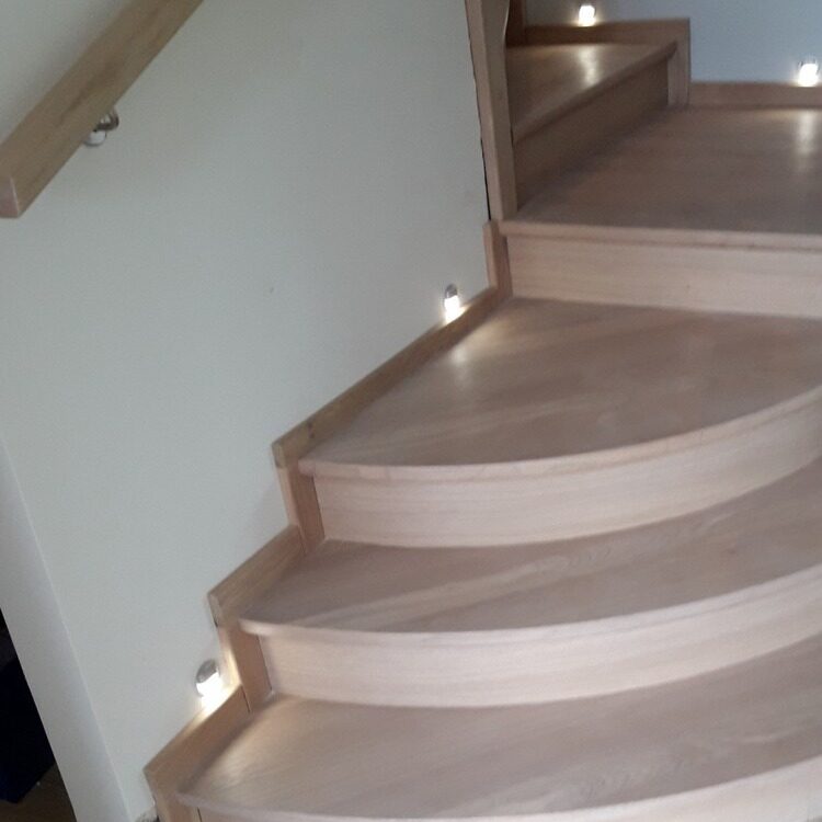 schody drewniane zabiegowe wewnętrzne Pracownia Stolarska Latzke