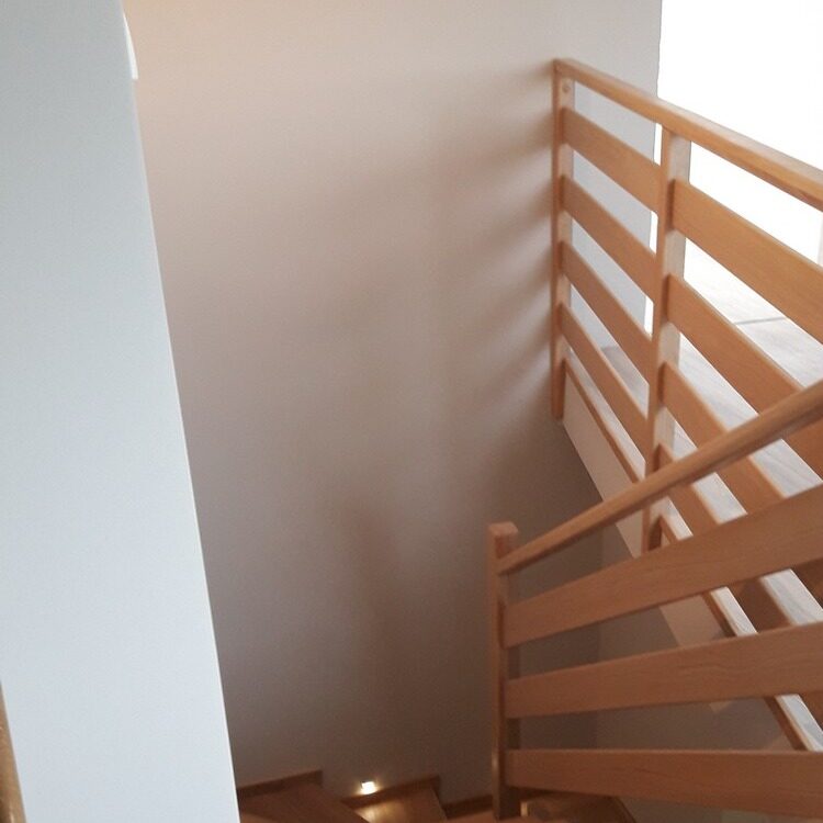 schody drewniane zabiegowe wewnętrzne Pracownia Stolarska Latzke