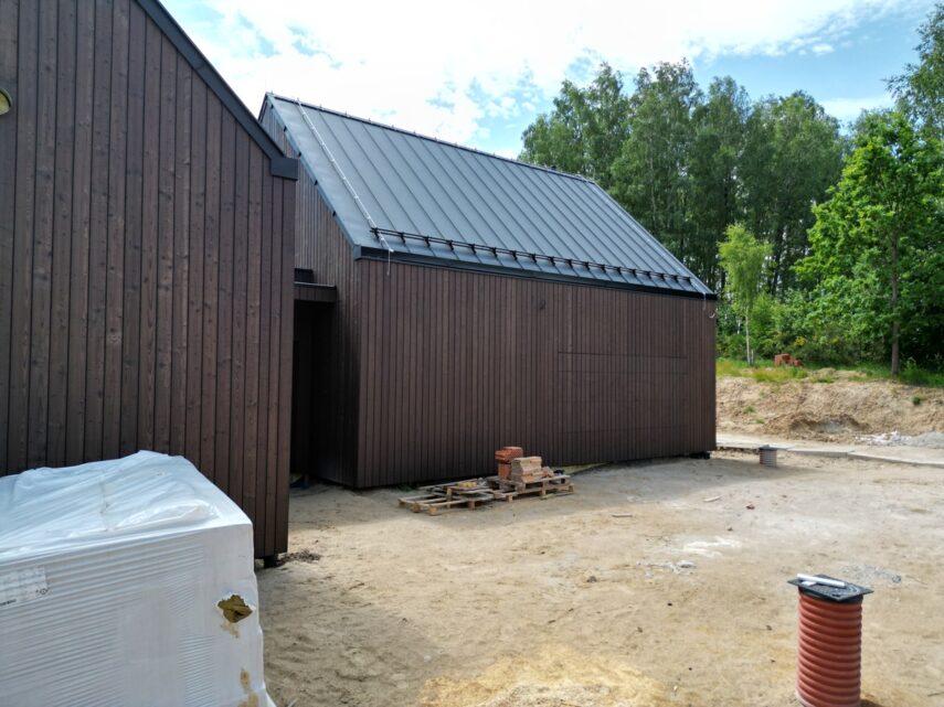 elewacja drewniana opalana deska opalana brązowa Pracownia Stolarska Latzke