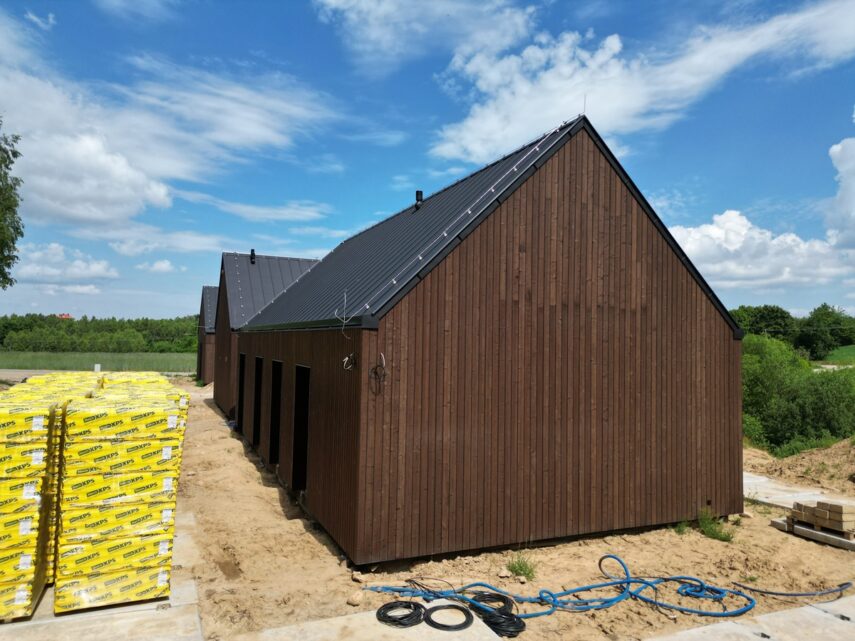 elewacja drewniana opalana deska opalana brązowa Pracownia Stolarska Latzke