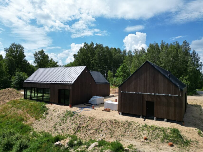 elewacja drewniana opalana deska opalana brązowa Pracownia Stolarska Latzke