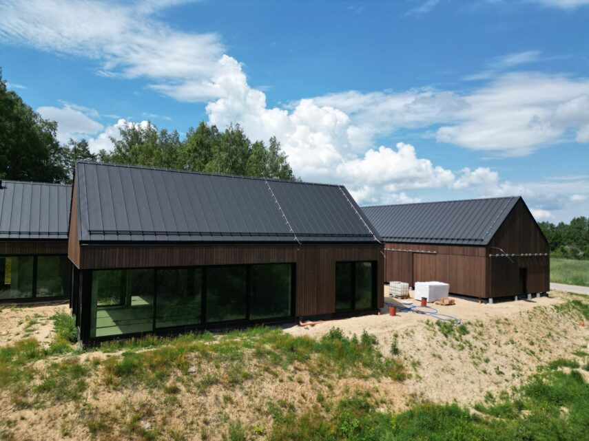 elewacja drewniana opalana deska opalana brązowa Pracownia Stolarska Latzke