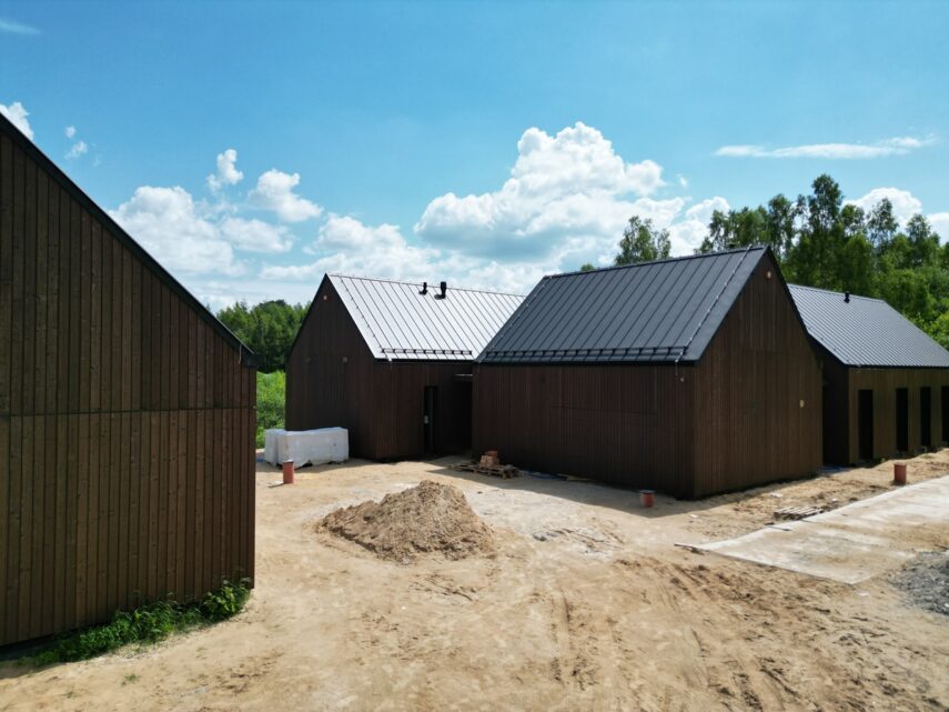 elewacja drewniana opalana deska opalana brązowa Pracownia Stolarska Latzke