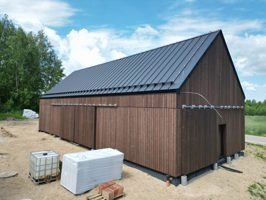 elewacja drewniana opalana deska opalana brązowa Pracownia Stolarska Latzke