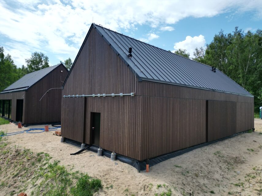 elewacja drewniana opalana deska opalana brązowa Pracownia Stolarska Latzke