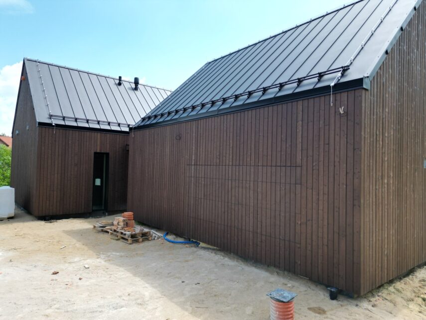 elewacja drewniana opalana deska opalana brązowa Pracownia Stolarska Latzke