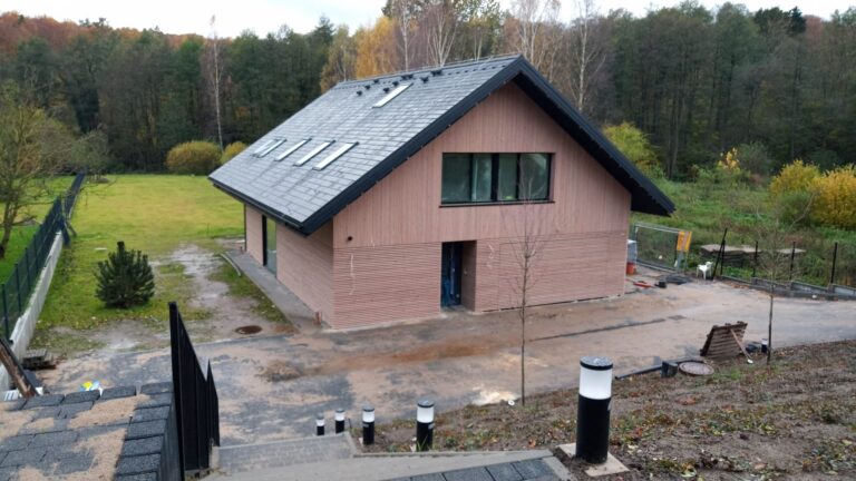 elewacja drewniana lamele modrzew kanadyjski Pracownia Stolarska Latzke