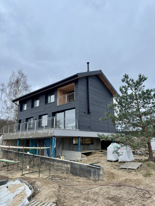 domy elewacja drewniana pozioma tarasy drewniane Latzke