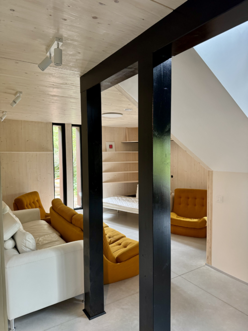 nietypowy dom architekt deska opalana elewacja boazeria zielony dach Latzke Pracownia Stolarska