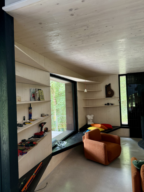 nietypowy dom architekt deska opalana elewacja boazeria zielony dach Latzke Pracownia Stolarska