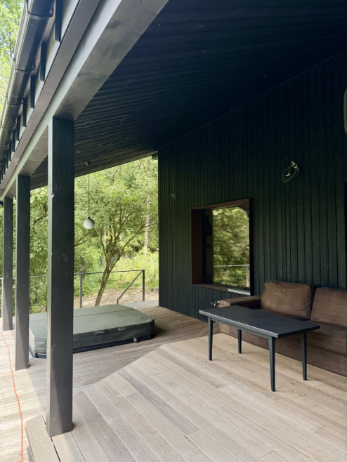 nietypowy dom architekt deska opalana elewacja boazeria zielony dach Latzke Pracownia Stolarska