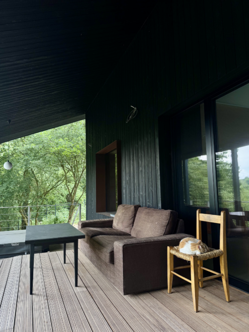 nietypowy dom architekt deska opalana elewacja boazeria zielony dach Latzke Pracownia Stolarska