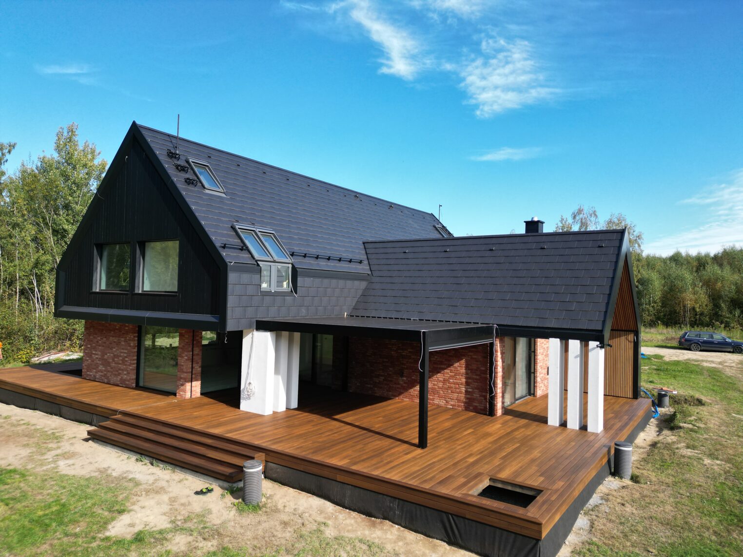 taras drewniany cegła na elewacji Pracownia Stolarska Latzke