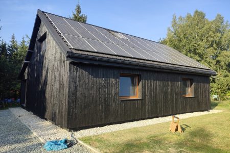 dom drewniany stary 200-letni remont modernizacja elewacja drewniana czarna deska opalana Pracownia Stolarska Latzke